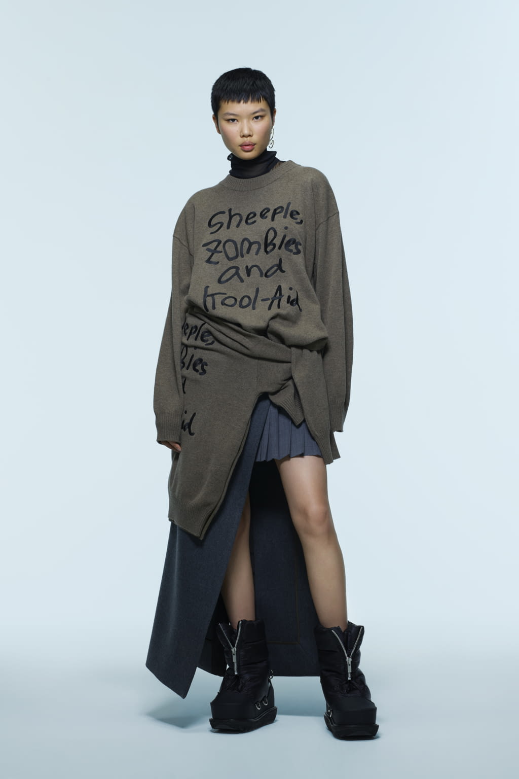 Fashion Week Paris Pre-Fall 2022 look 16 from the Sacai collection 女装