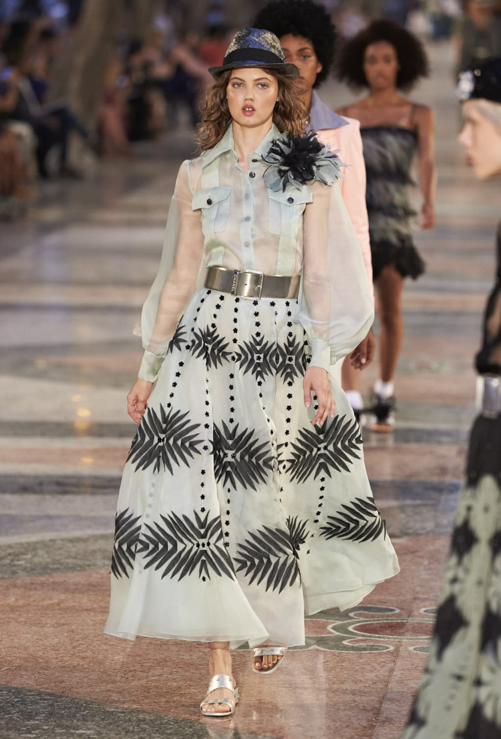 Fashion Week Paris Resort 2017 look 16 from the Chanel collection 女装