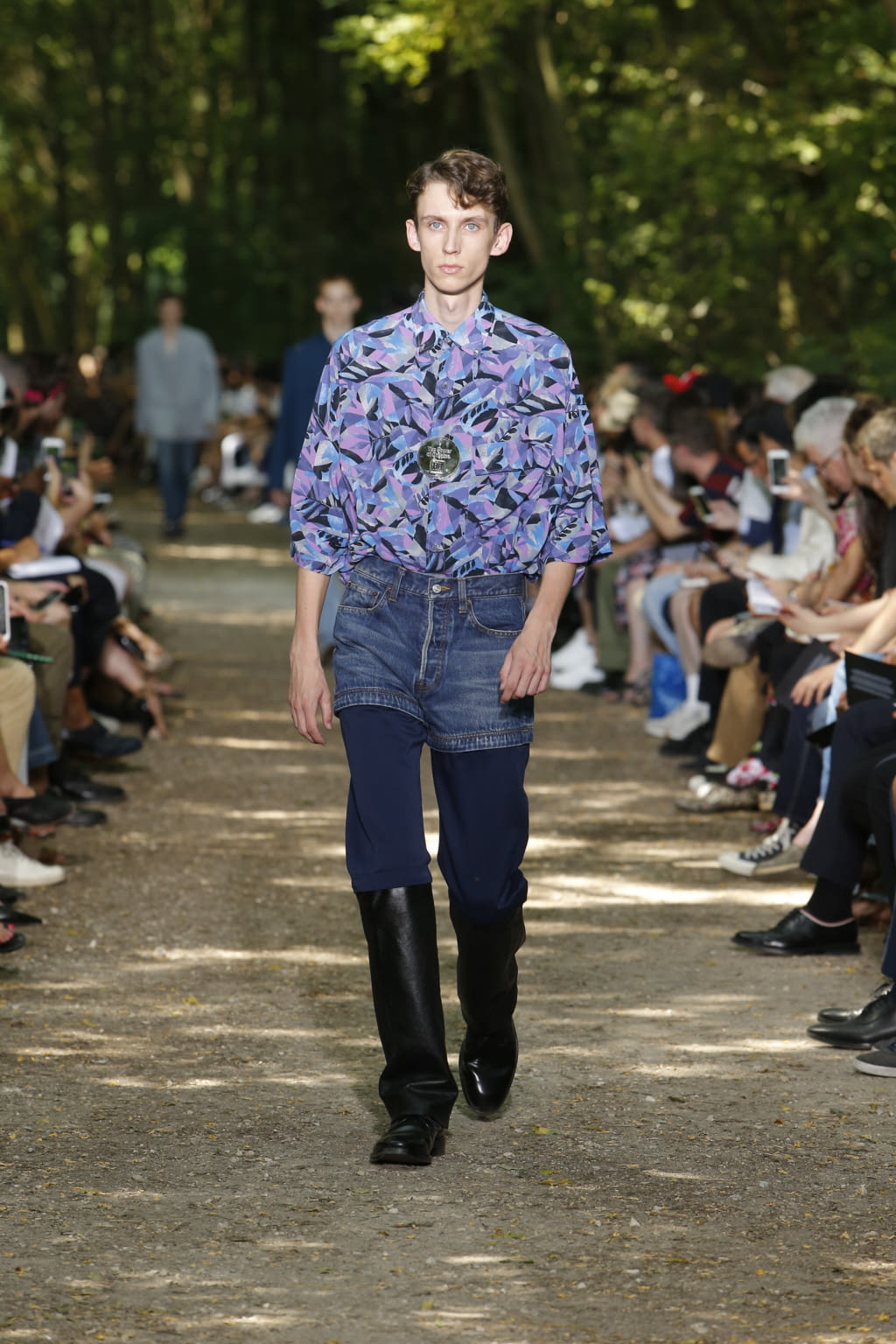 Fashion Week Paris Spring/Summer 2018 look 16 de la collection Balenciaga menswear