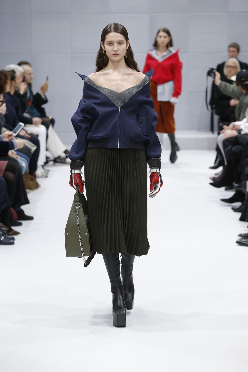 Fashion Week Paris Fall/Winter 2016 look 16 de la collection Balenciaga womenswear