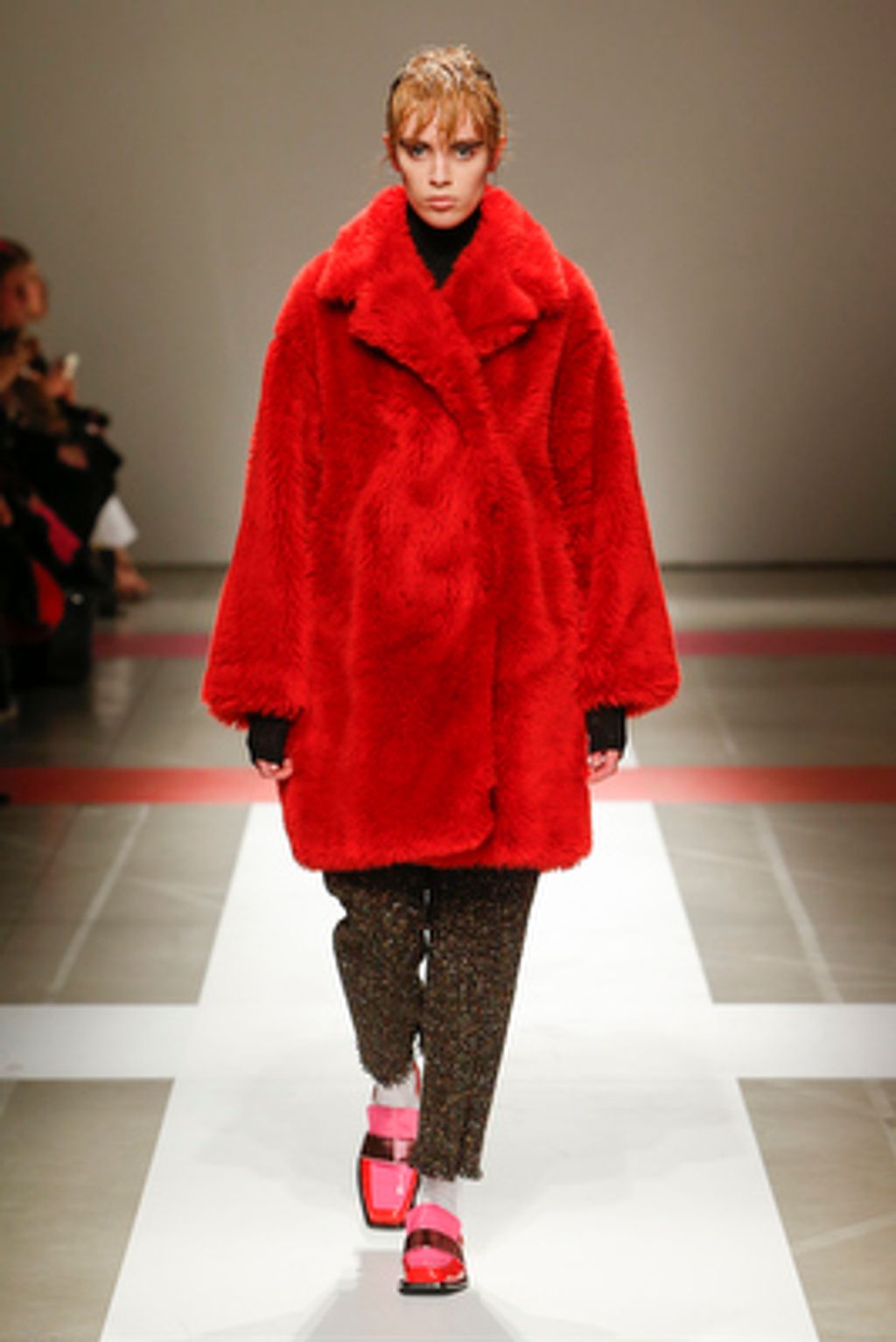 Fashion Week Milan Fall/Winter 2016 look 16 de la collection Iceberg womenswear