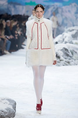 Fashion Week Paris Fall/Winter 2016 look 16 from the Moncler Gamme Rouge collection womenswear