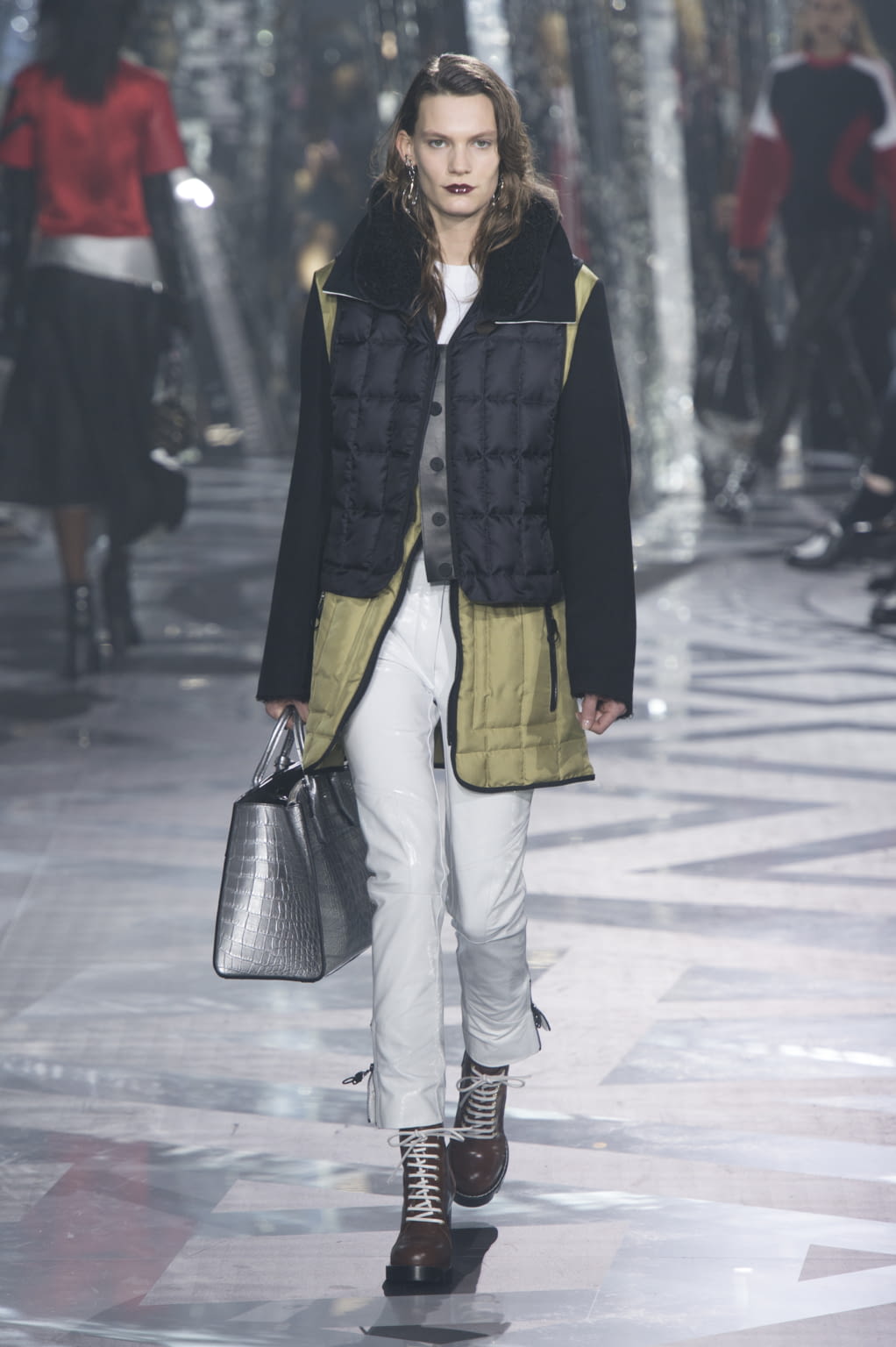 Fashion Week Paris Fall/Winter 2016 look 16 from the Louis Vuitton collection 女装