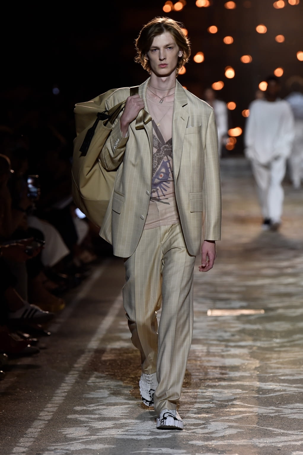 Fashion Week Florence Spring/Summer 2018 look 16 from the HUGO collection menswear