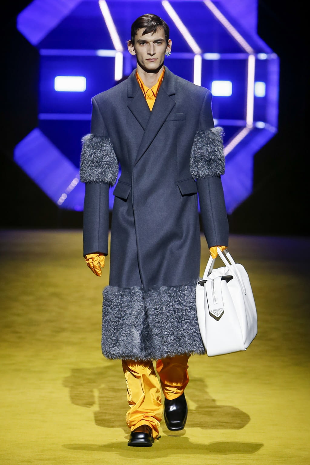 Fashion Week Milan Fall/Winter 2022 look 16 from the Prada collection 男装