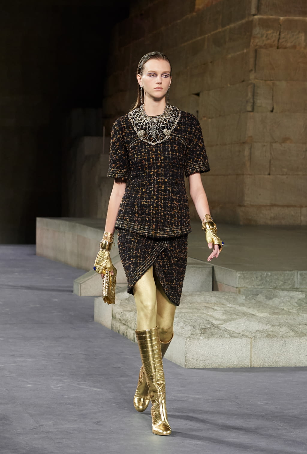 Fashion Week New York Pre-Fall 2019 look 16 from the Chanel collection 女装