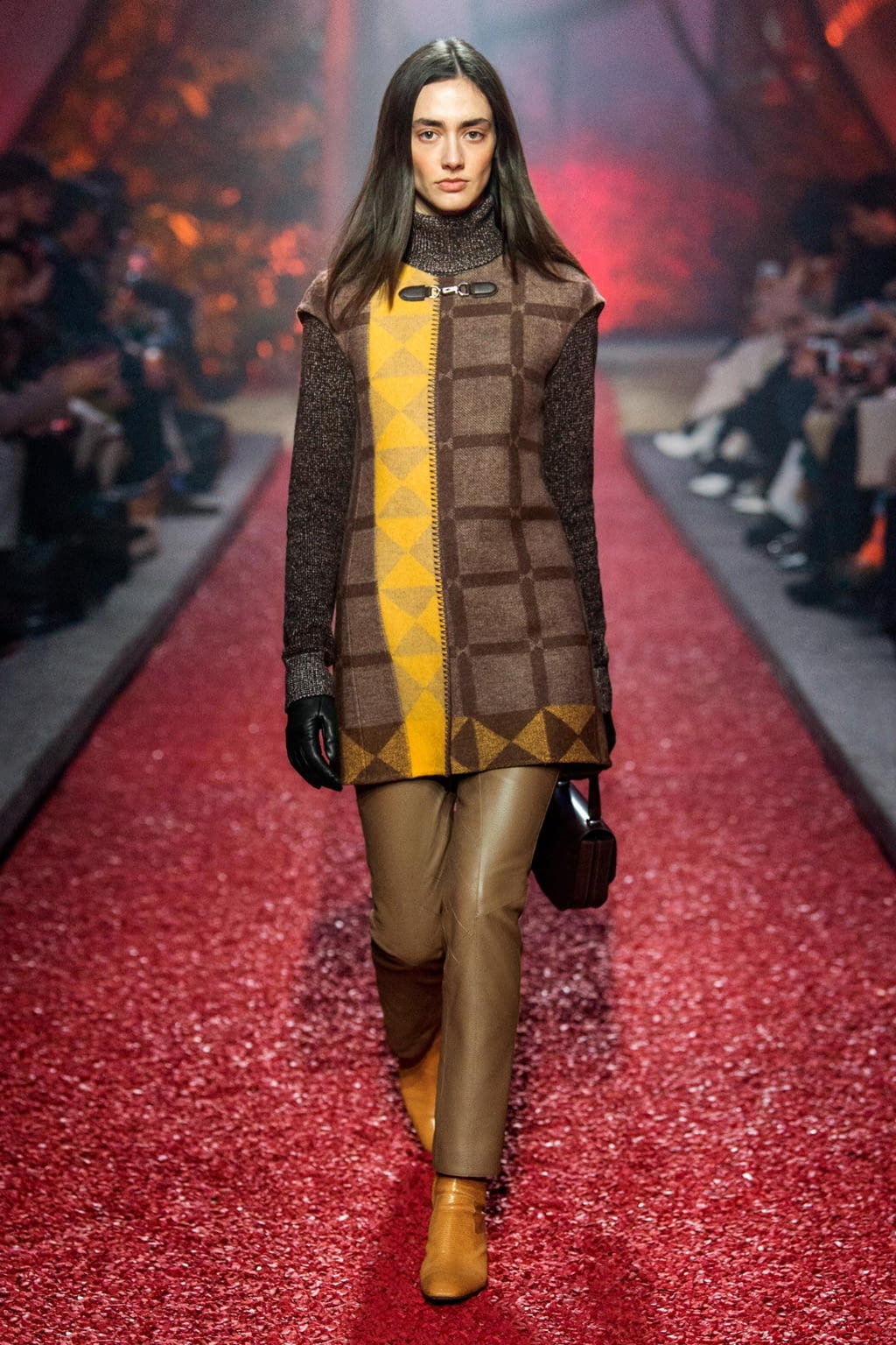 Fashion Week Paris Fall/Winter 2018 look 16 from the Hermès collection womenswear