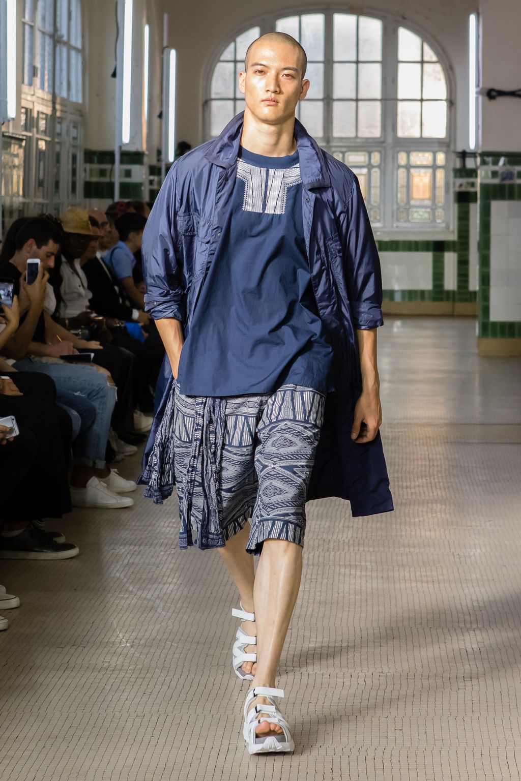 Fashion Week Paris Spring/Summer 2018 look 16 from the White Mountaineering collection menswear