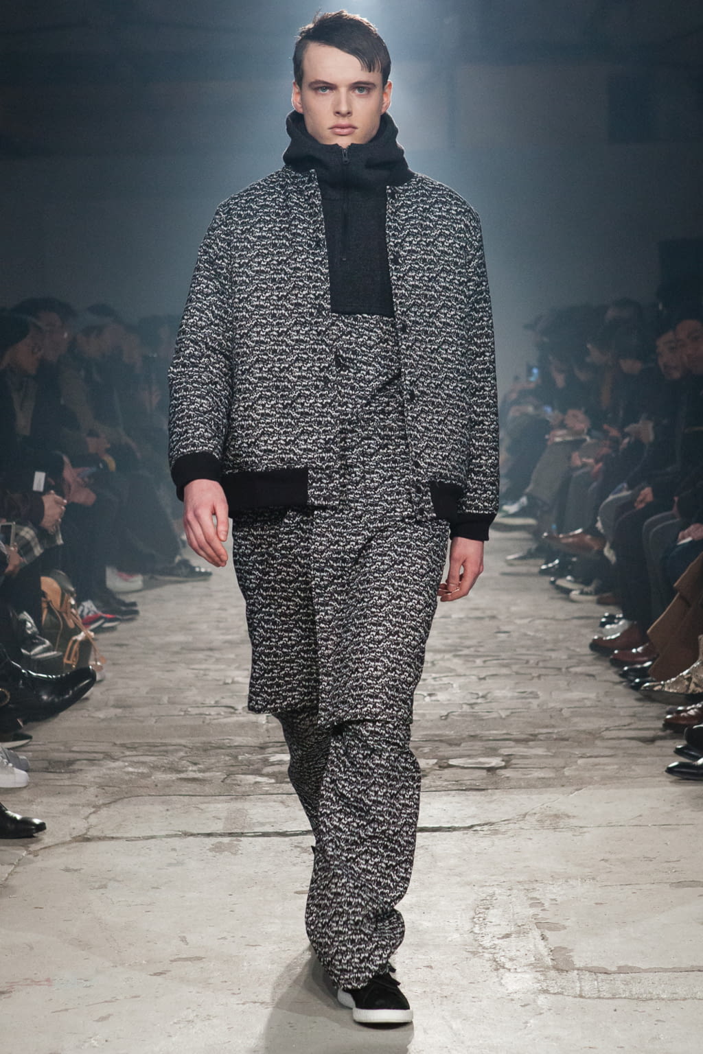 Fashion Week Paris Fall/Winter 2017 look 16 from the White Mountaineering collection menswear