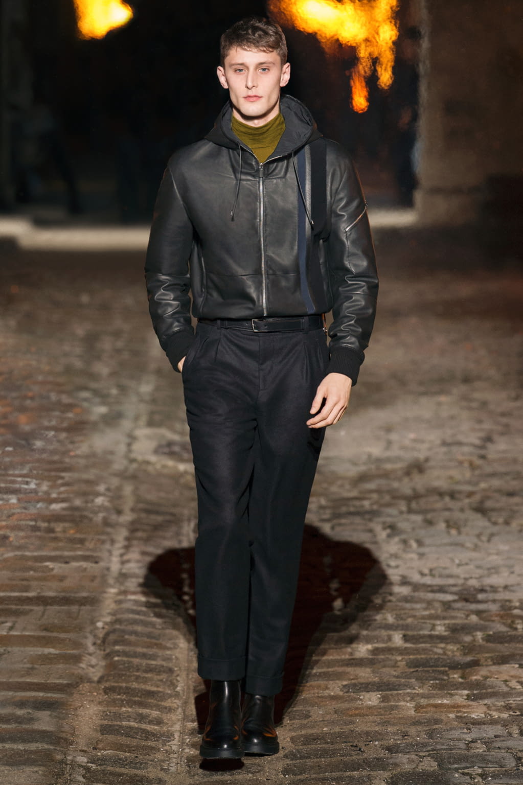 Fashion Week Paris Fall/Winter 2018 look 16 from the Hermès collection 男装