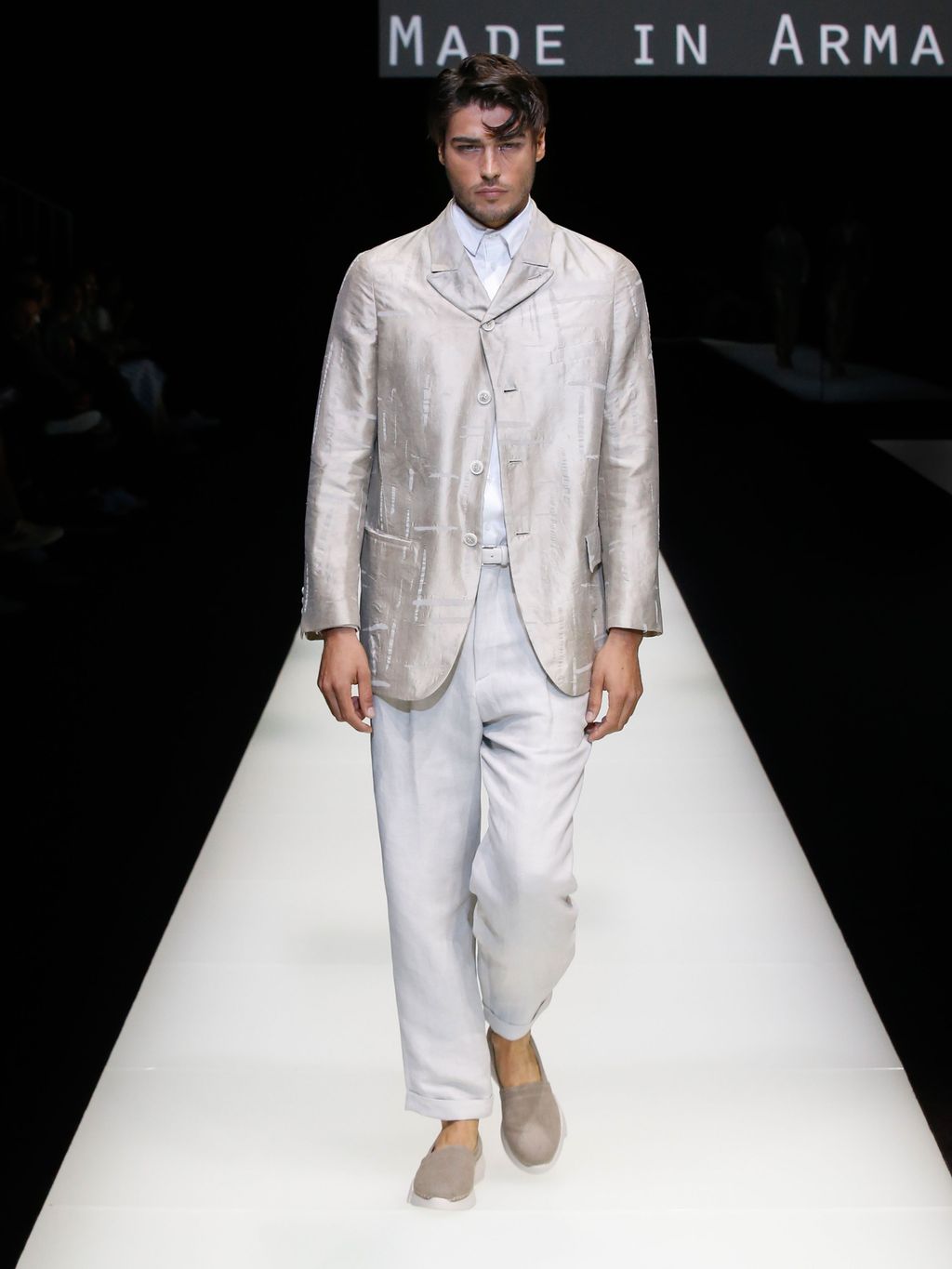 Fashion Week Milan Spring/Summer 2018 look 16 from the Giorgio Armani collection menswear