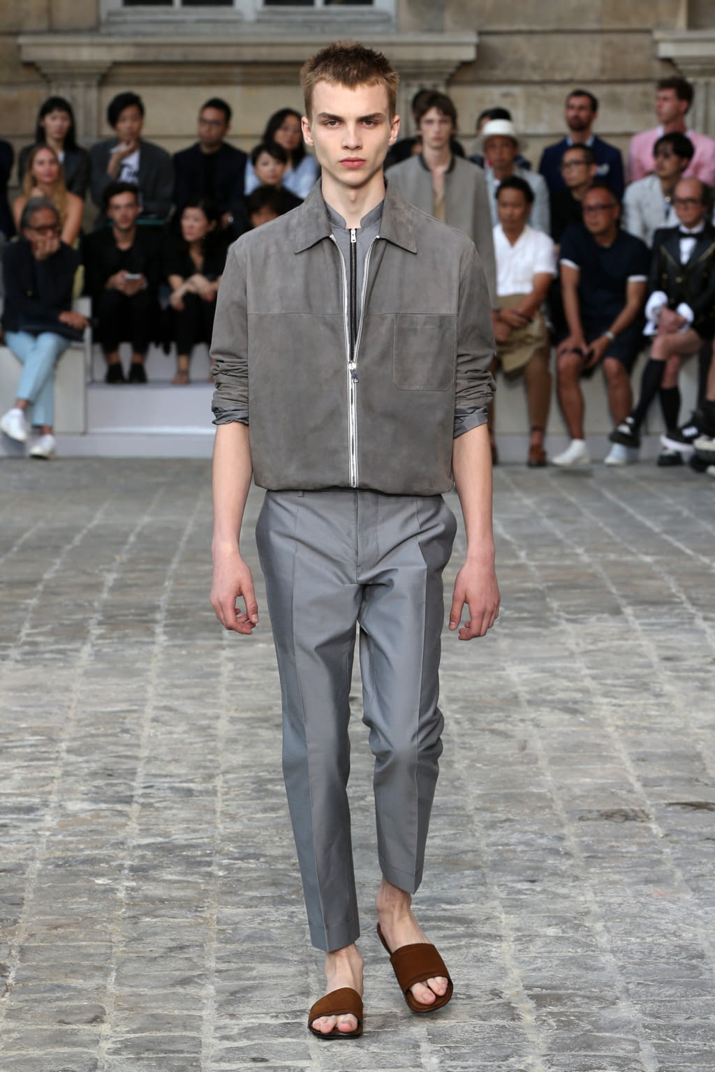 Fashion Week Paris Spring/Summer 2018 look 17 from the Berluti collection menswear