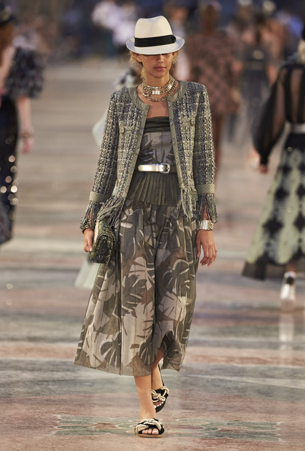 Fashion Week Paris Resort 2017 look 17 from the Chanel collection 女装