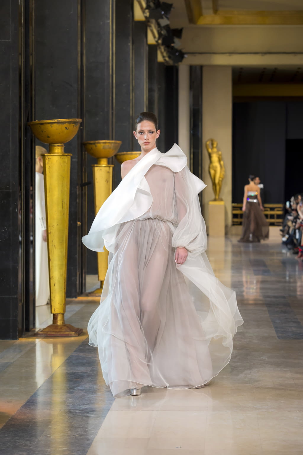 Fashion Week Paris Spring/Summer 2020 look 17 de la collection Stephane Rolland couture