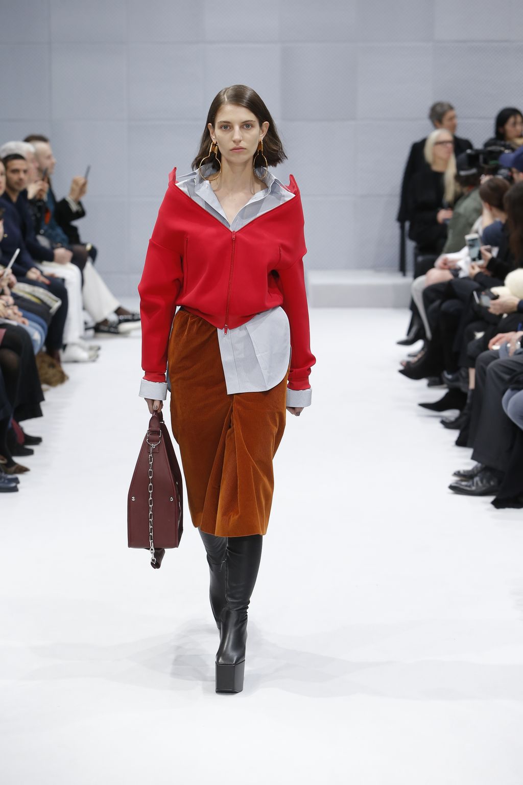 Fashion Week Paris Fall/Winter 2016 look 17 de la collection Balenciaga womenswear