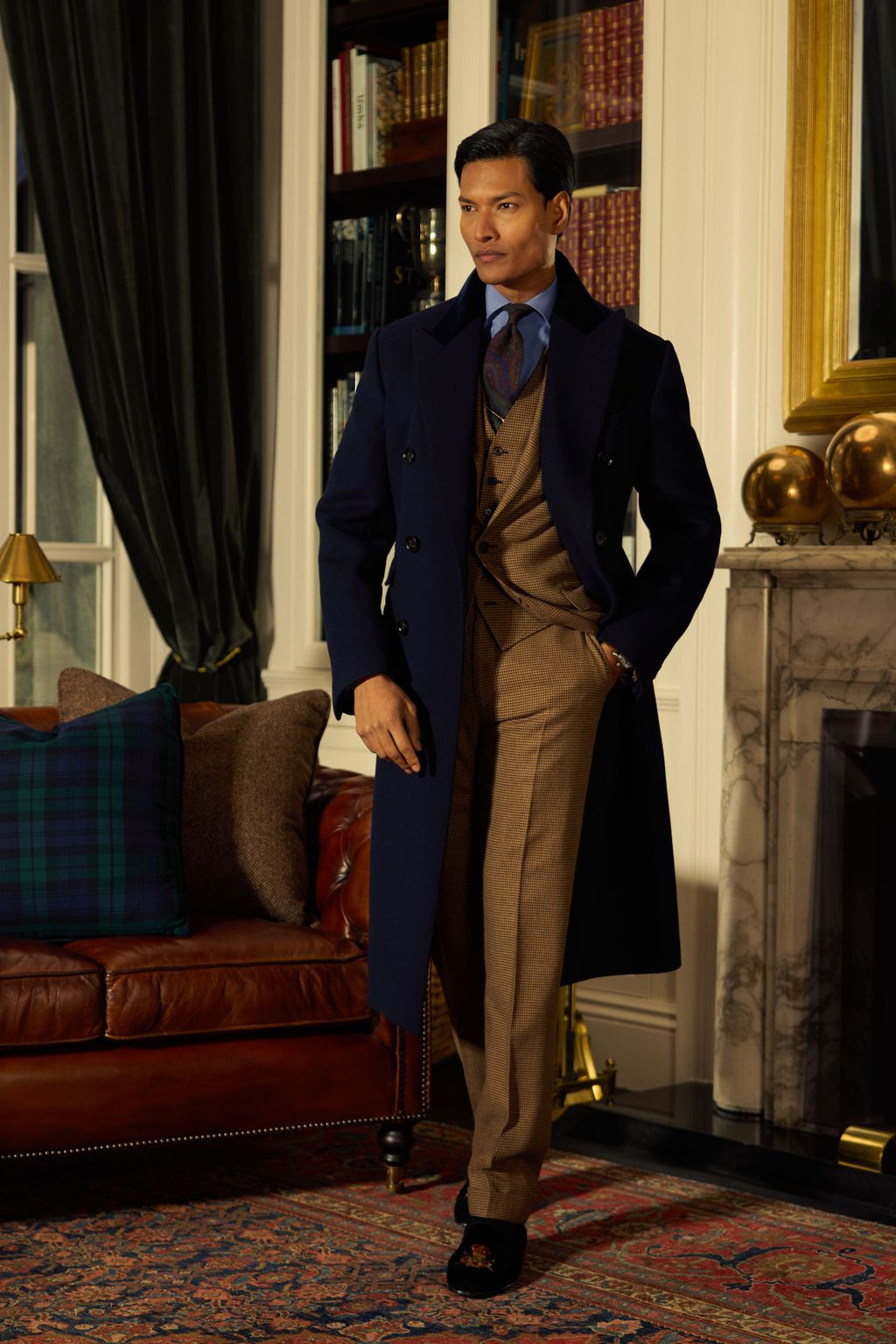 Fashion Week New York Fall/Winter 2024 look 17 from the Ralph Lauren Purple Label collection 男装