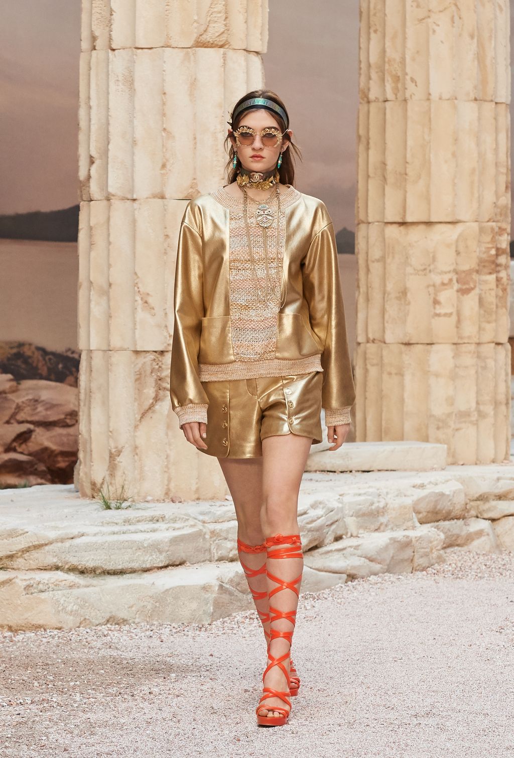 Fashion Week Paris Resort 2018 look 17 from the Chanel collection womenswear
