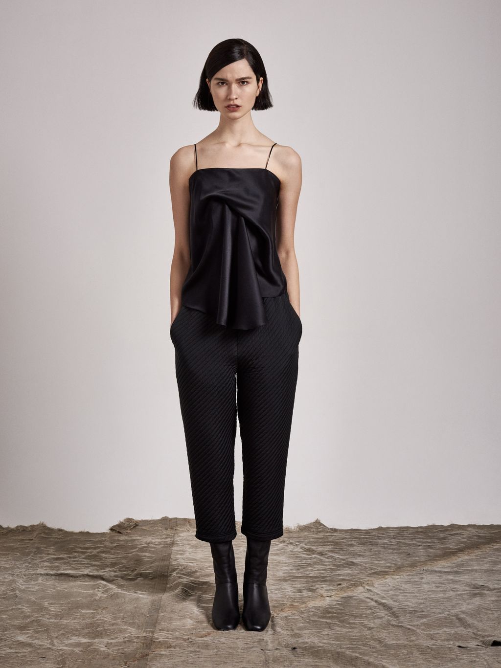 Fashion Week Paris Pre-Fall 2017 look 17 from the Nehera collection 女装