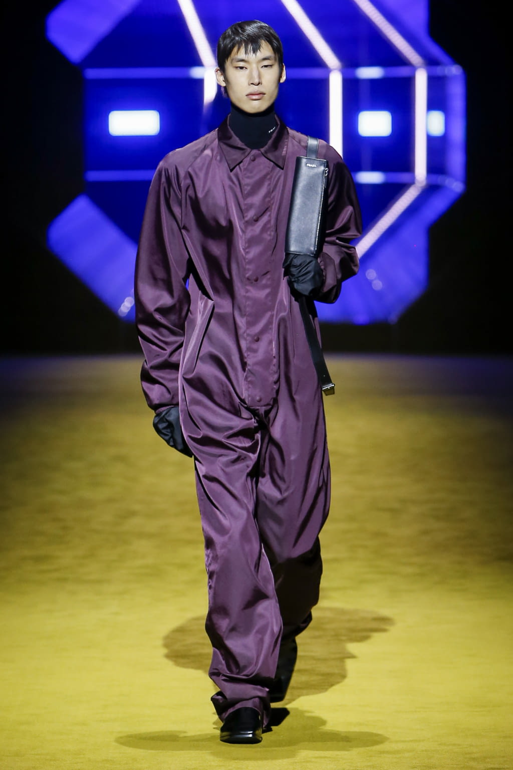 Fashion Week Milan Fall/Winter 2022 look 17 from the Prada collection menswear