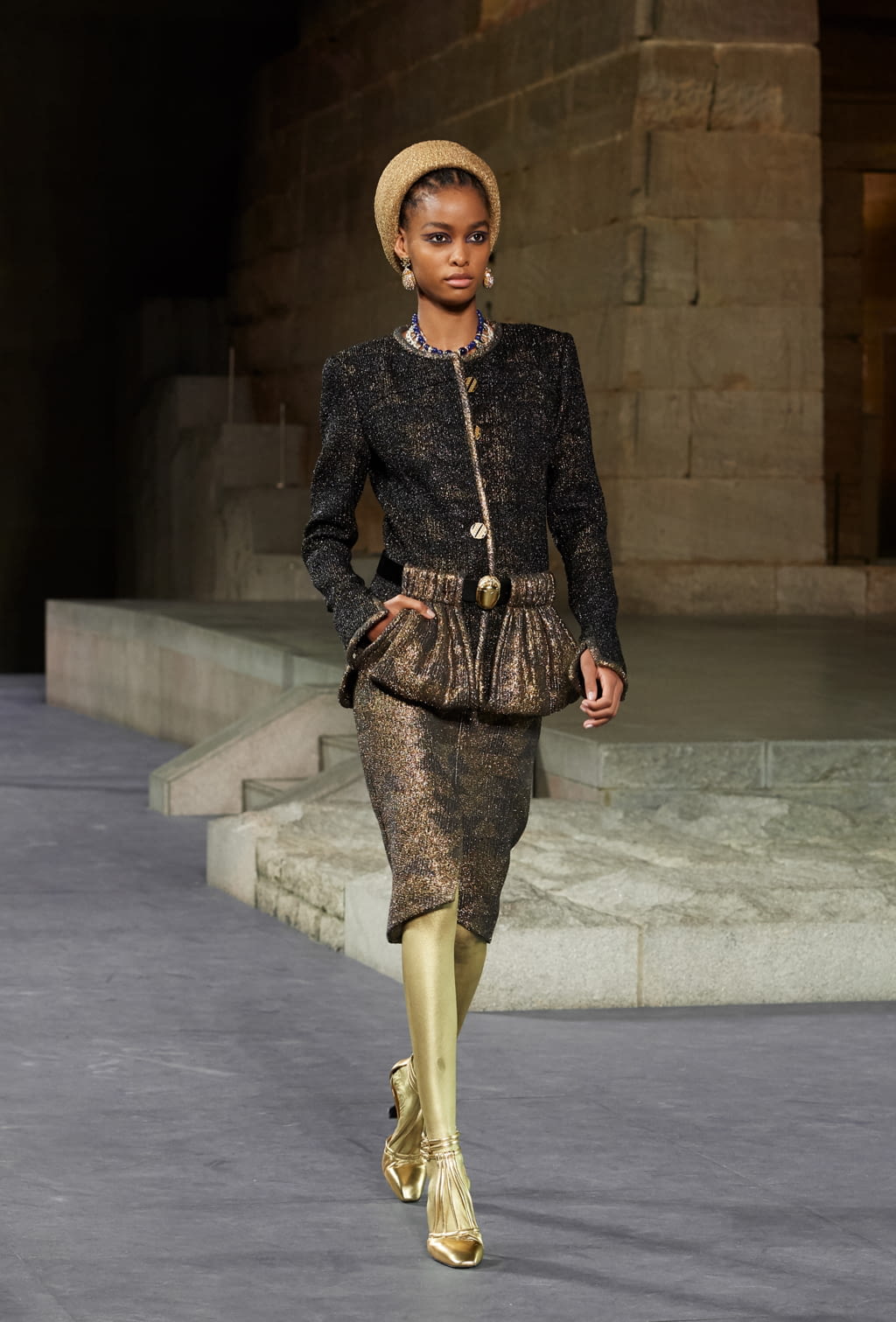 Fashion Week New York Pre-Fall 2019 look 17 from the Chanel collection womenswear