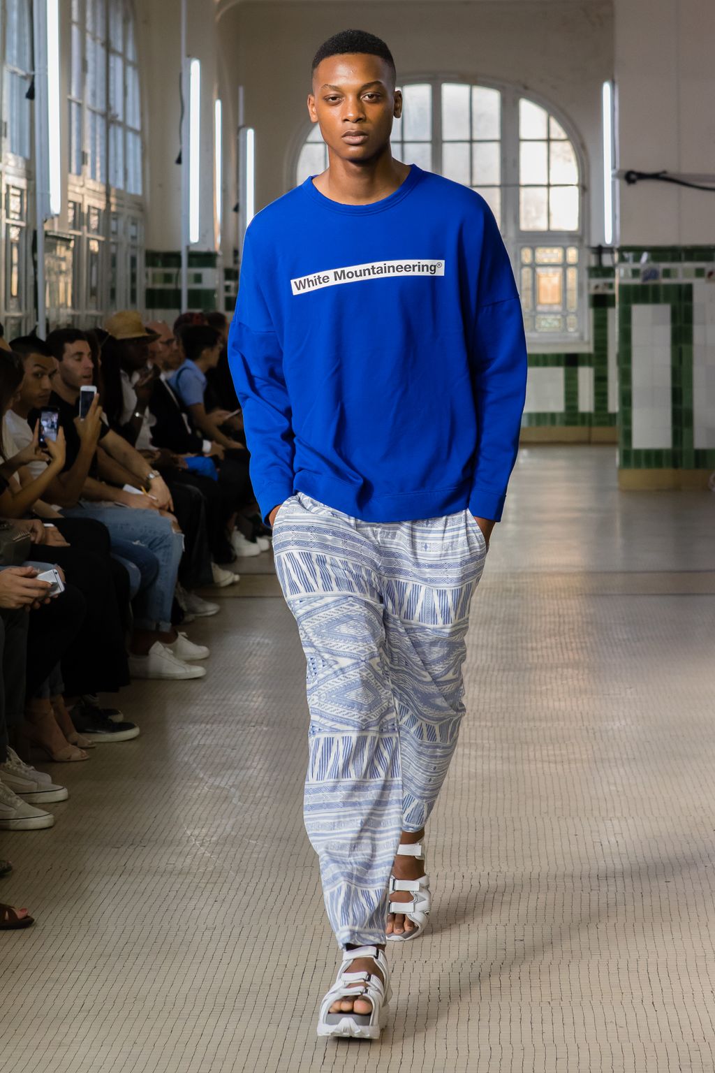 Fashion Week Paris Spring/Summer 2018 look 17 from the White Mountaineering collection 男装