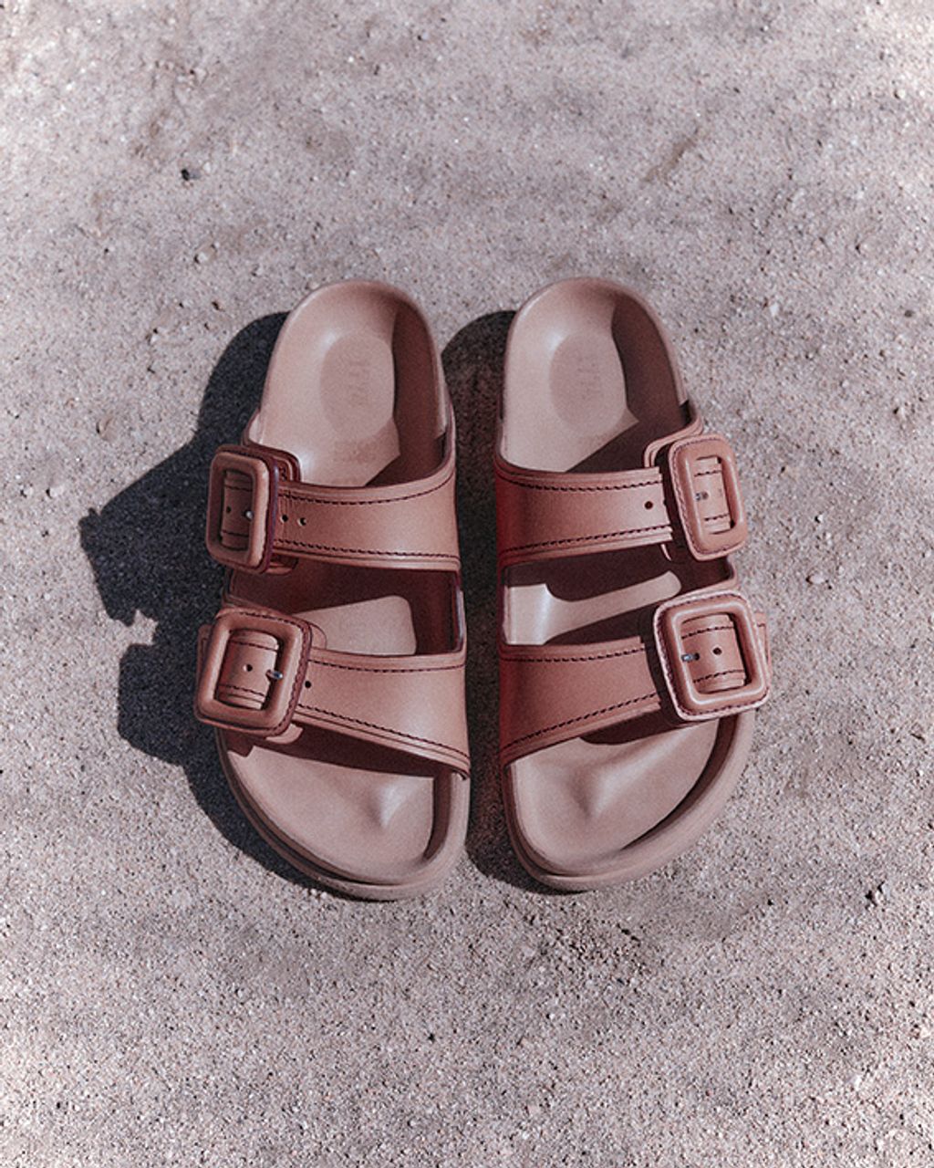 Fashion Week Paris Fall/Winter 2024 look 2 from the Birkenstock 1774 collection menswear accessories