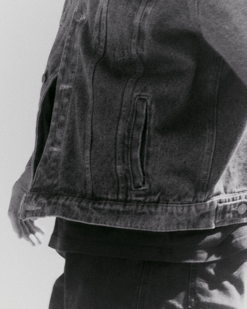 Fashion Week Paris Fall/Winter 2024 look 85 from the Birkenstock 1774 collection womenswear accessories