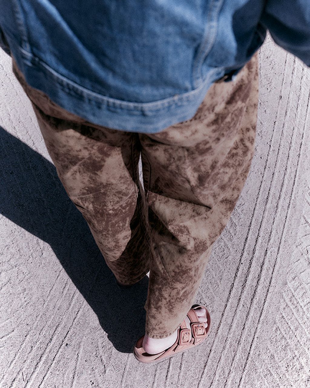 Fashion Week Paris Fall/Winter 2024 look 7 from the Birkenstock 1774 collection menswear accessories