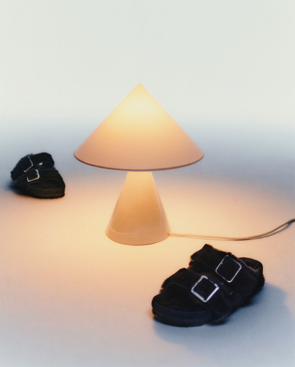 Fashion Week Paris Fall/Winter 2024 look 61 from the Birkenstock 1774 collection menswear accessories