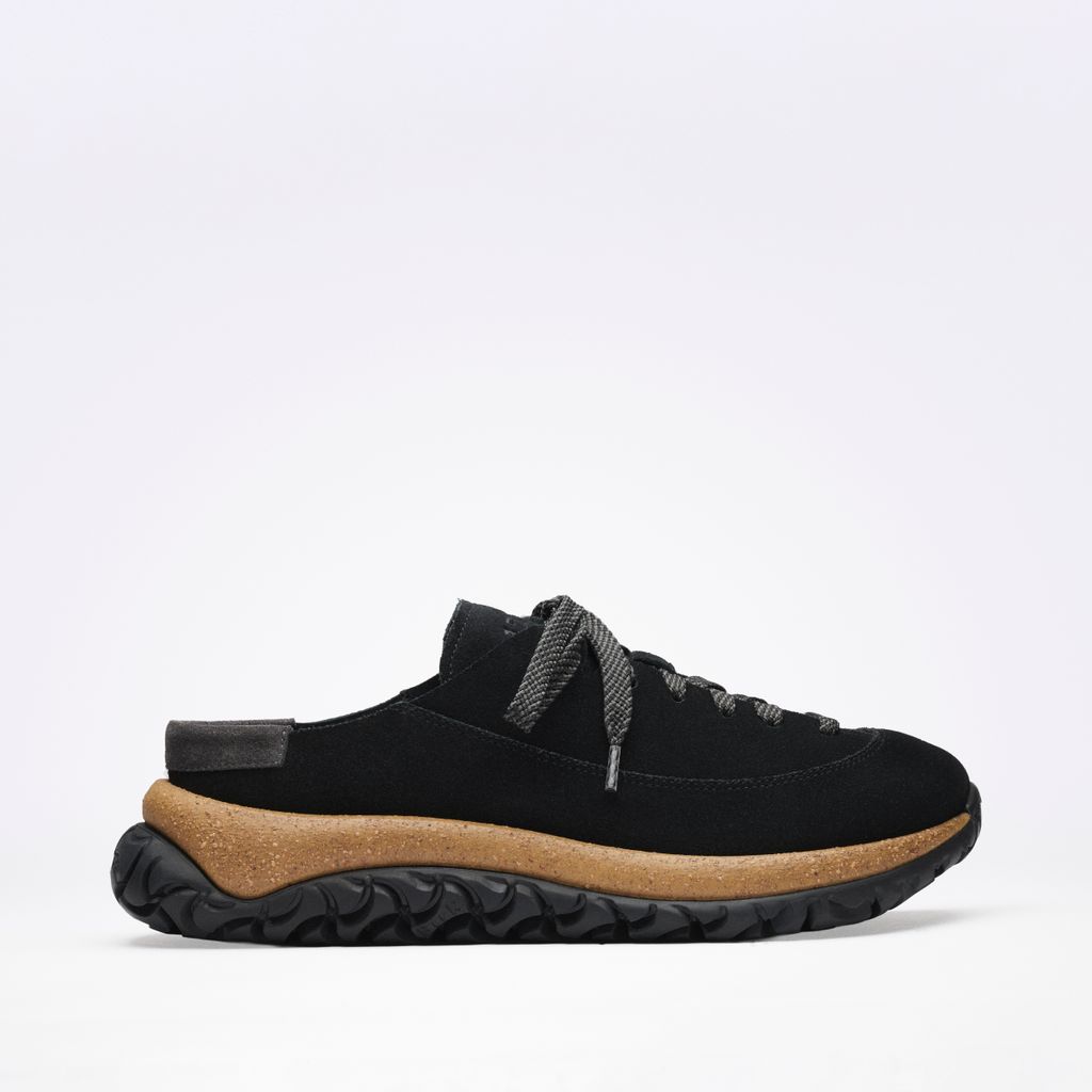 Fashion Week Paris Spring/Summer 2026 look 22 from the Birkenstock 1774 collection womenswear accessories