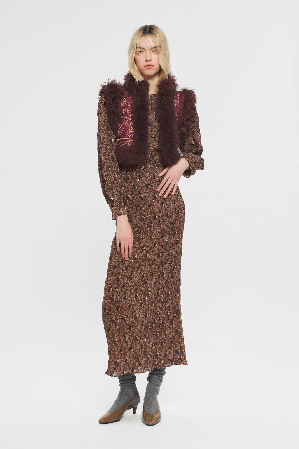 Fashion Week Paris Fall/Winter 2024 look 17 de la collection Antik Batik womenswear