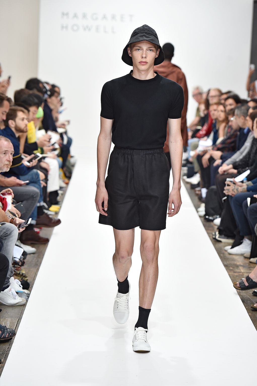Fashion Week London Spring/Summer 2017 look 18 from the Margaret Howell collection menswear