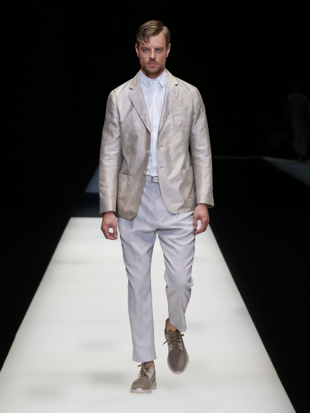 Fashion Week Milan Spring/Summer 2018 look 17 de la collection Giorgio Armani menswear