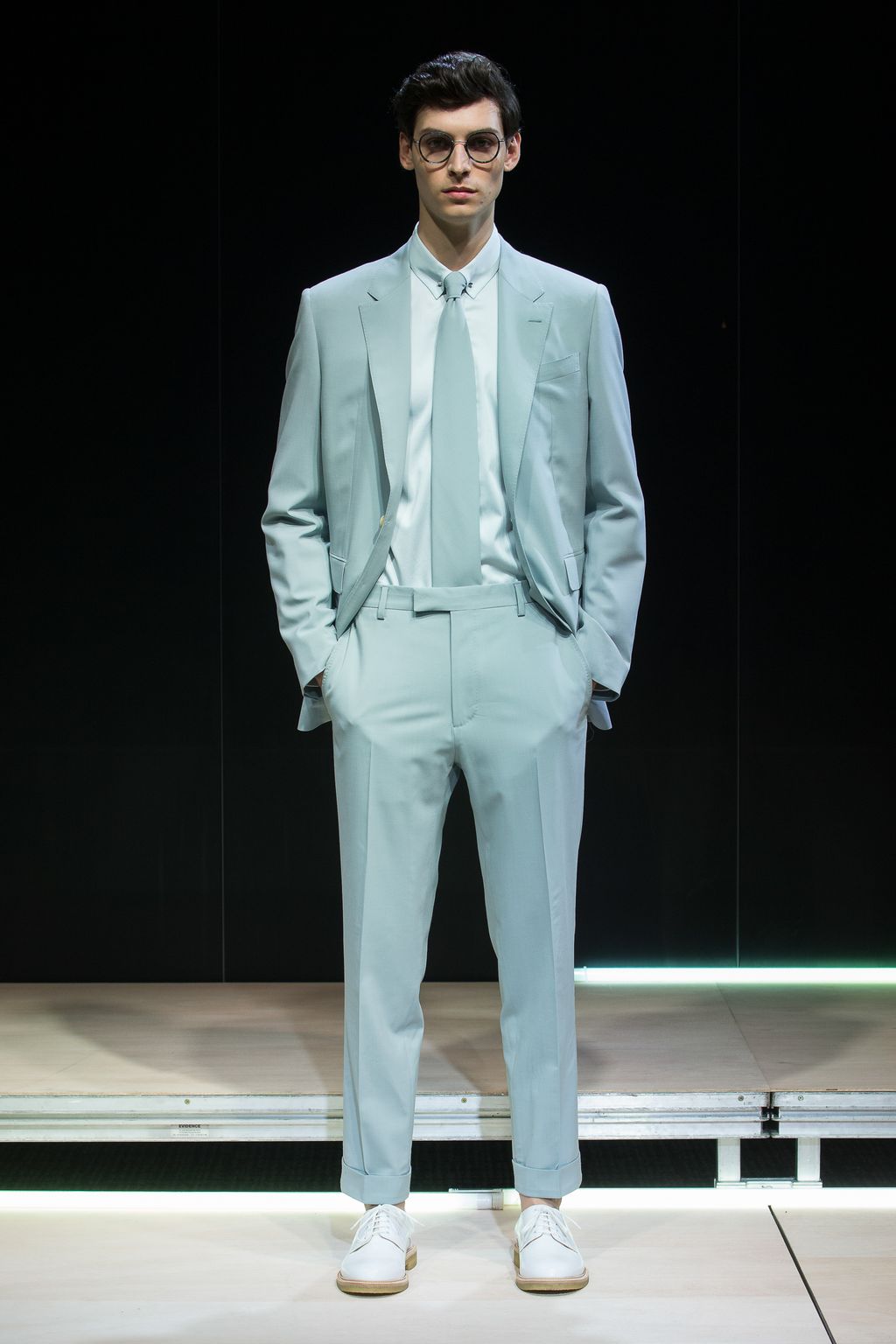 Fashion Week Paris Spring/Summer 2017 look 18 from the Cerruti 1881 collection menswear