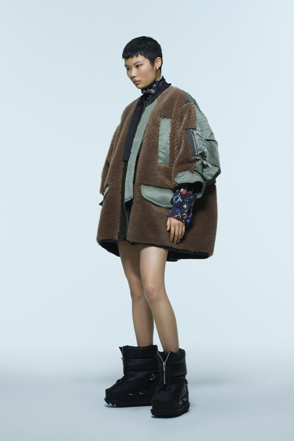 Fashion Week Paris Pre-Fall 2022 look 18 from the Sacai collection 女装