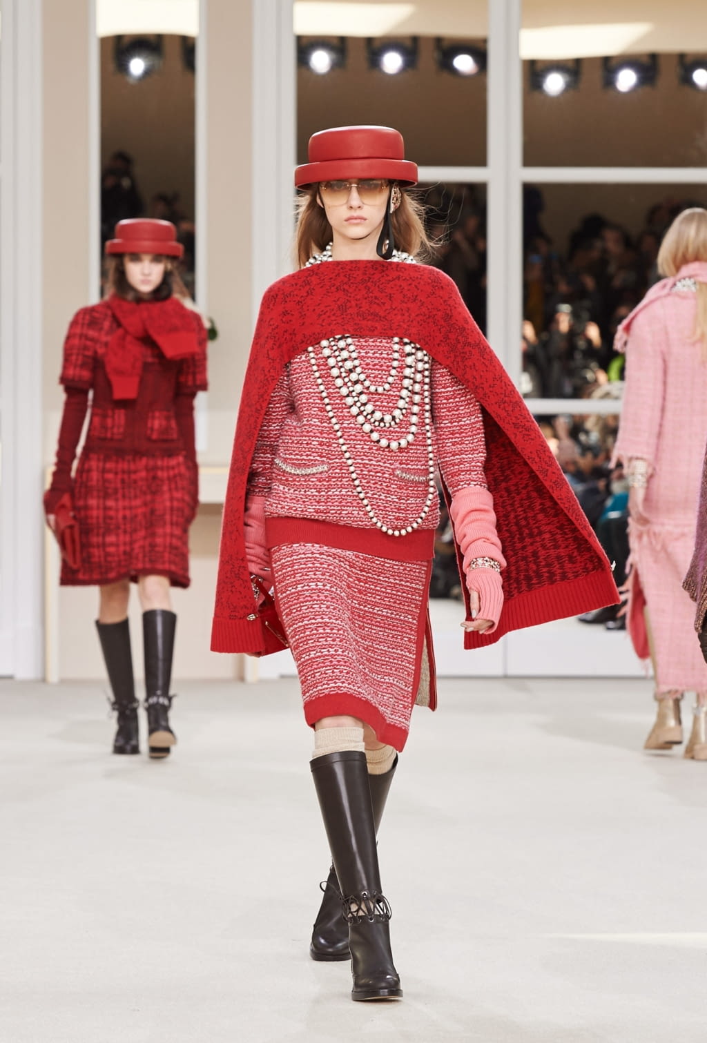 Fashion Week Paris Fall/Winter 2016 look 18 from the Chanel collection womenswear