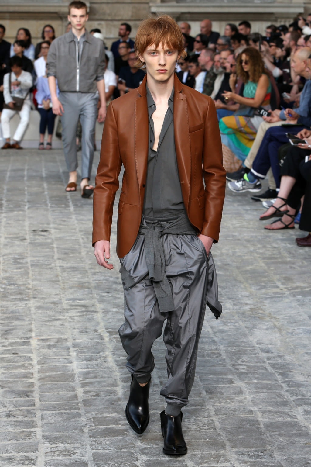 Fashion Week Paris Spring/Summer 2018 look 18 from the Berluti collection menswear
