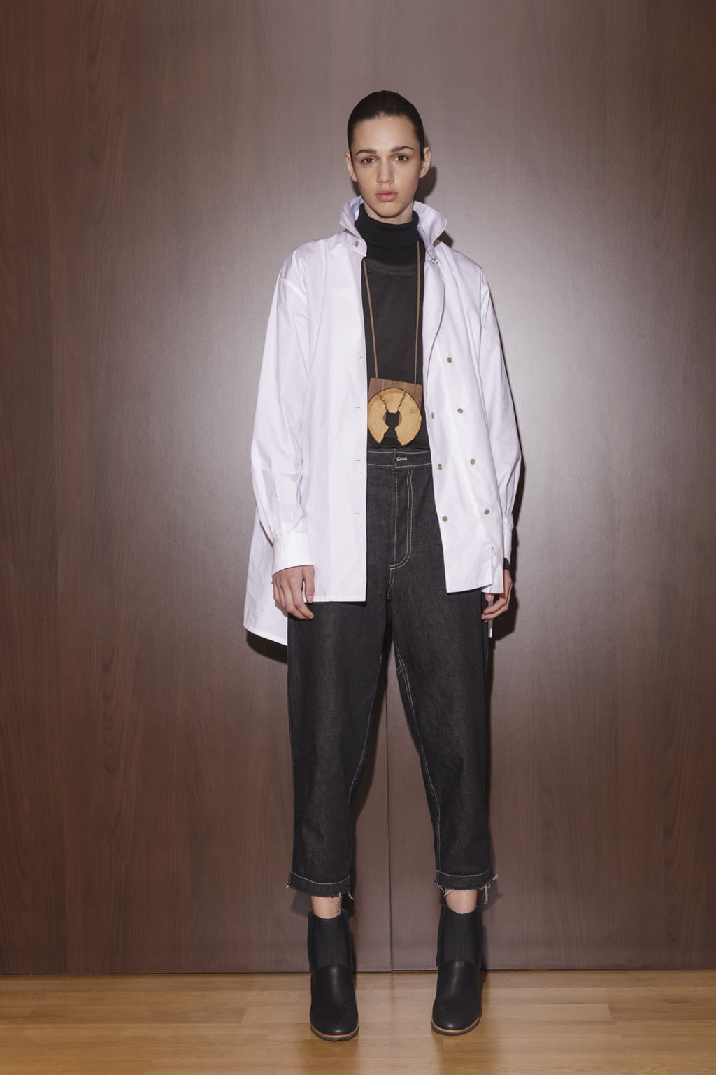 Fashion Week Paris Pre-Fall 2018 look 18 from the Nehera collection 女装