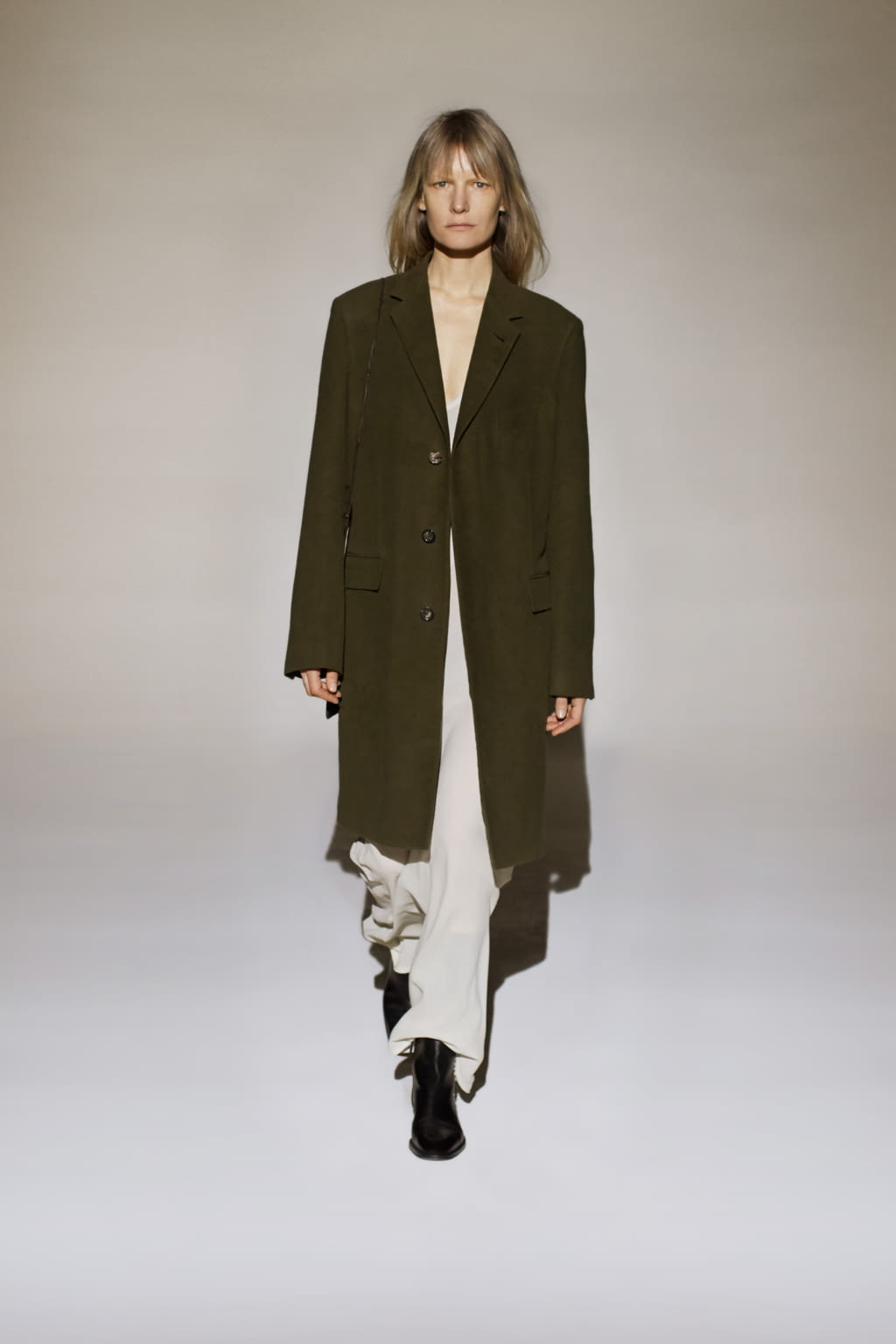 Fashion Week New York Fall/Winter 2016 look 18 from the The Row collection 女装