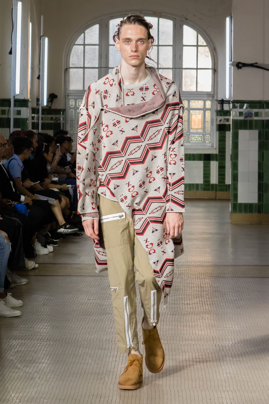 Fashion Week Paris Spring/Summer 2018 look 18 from the White Mountaineering collection menswear