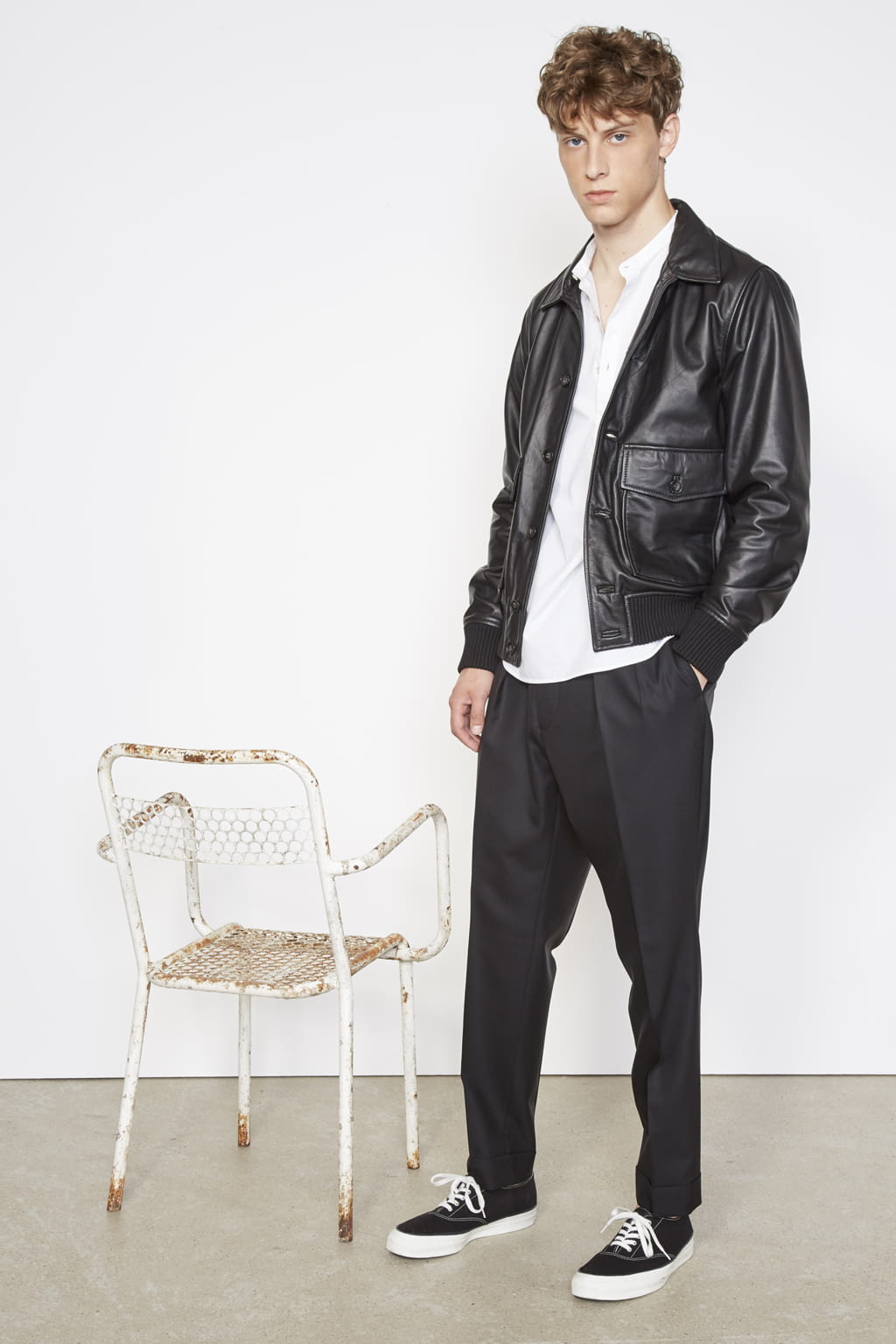 Fashion Week Paris Spring/Summer 2021 look 19 from the Officine Générale collection menswear