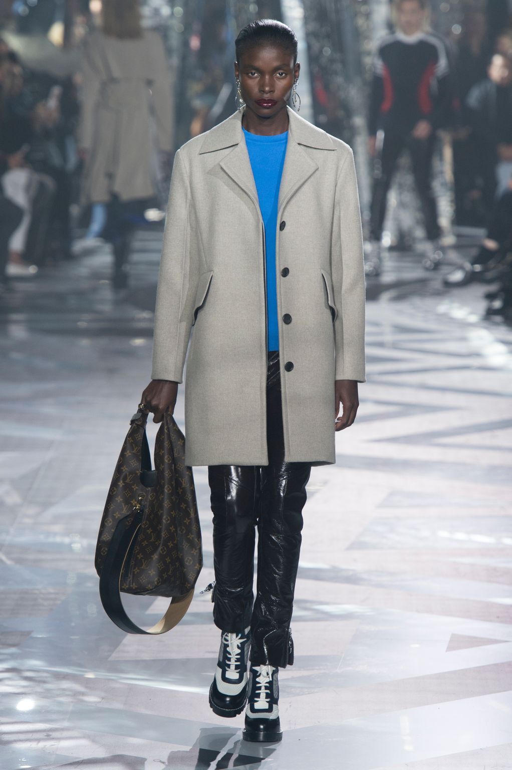 Fashion Week Paris Fall/Winter 2016 look 19 from the Louis Vuitton collection 女装