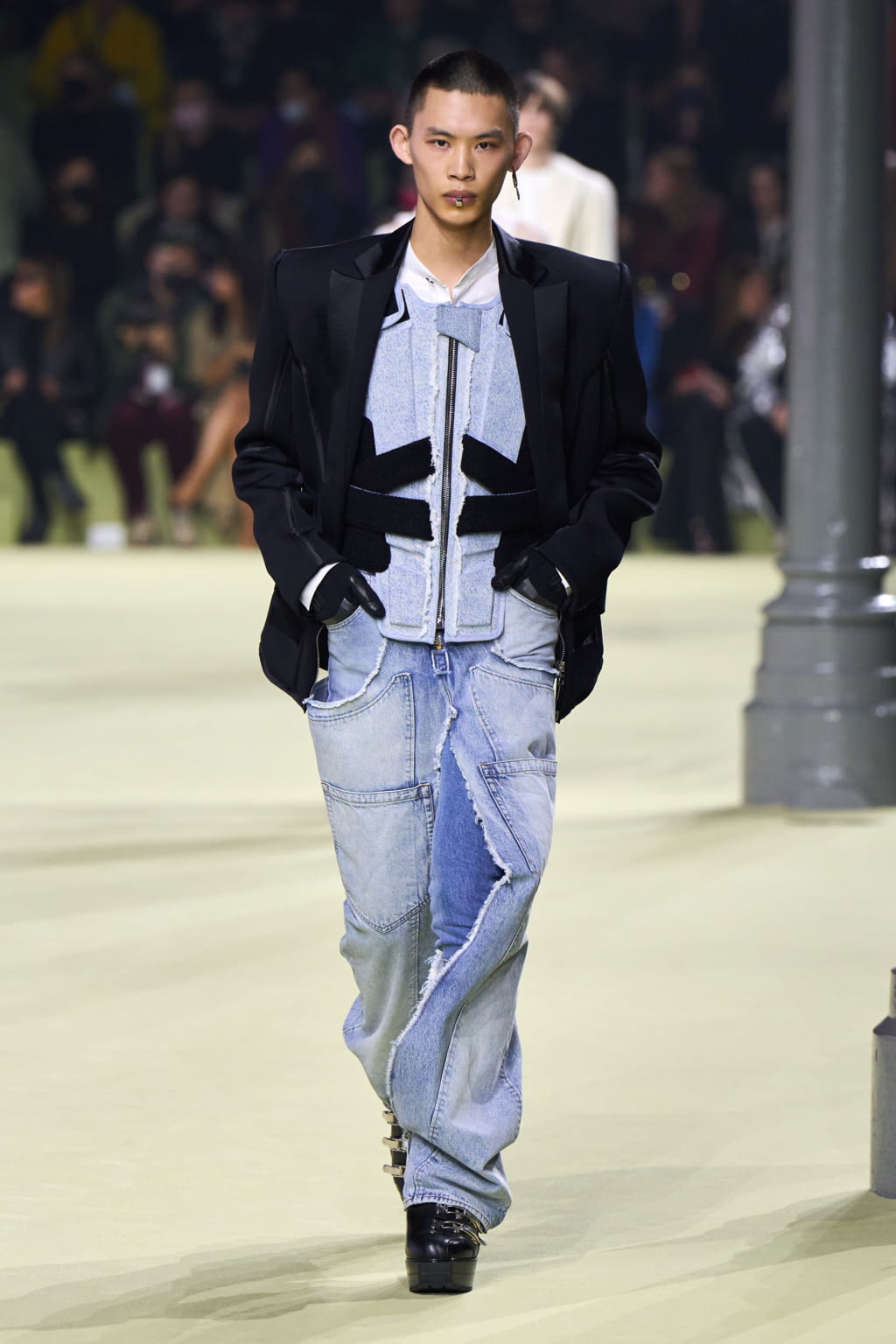 Fashion Week Paris Fall/Winter 2022 look 19 de la collection Balmain womenswear