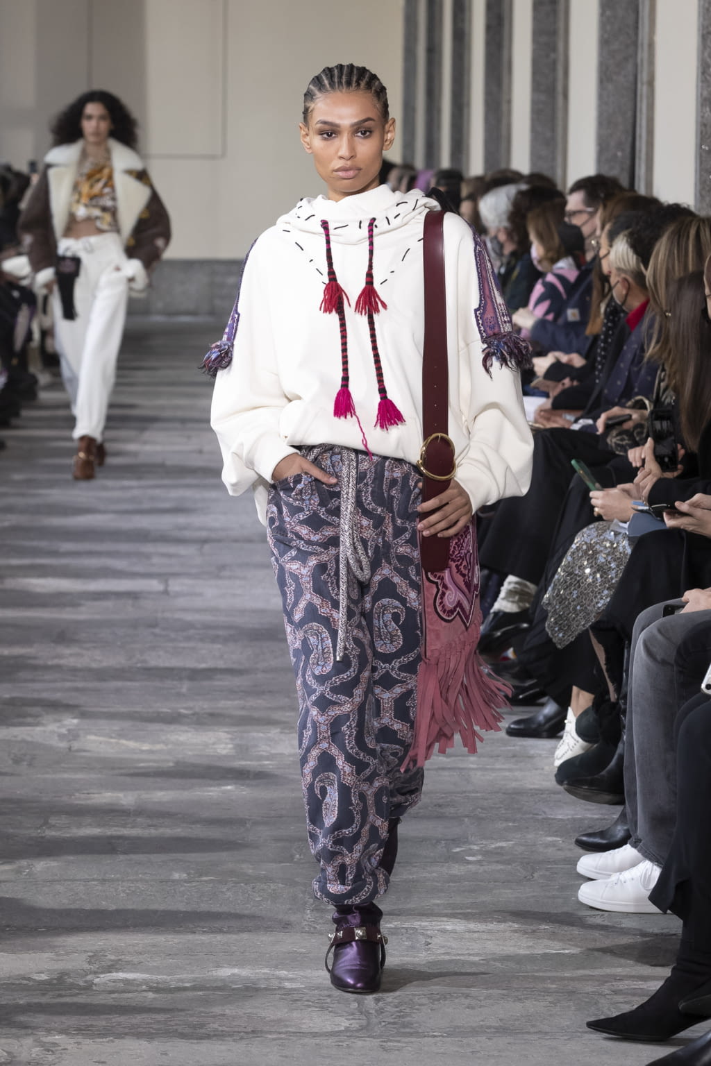 Fashion Week Milan Fall/Winter 2022 look 19 from the Etro collection 女装