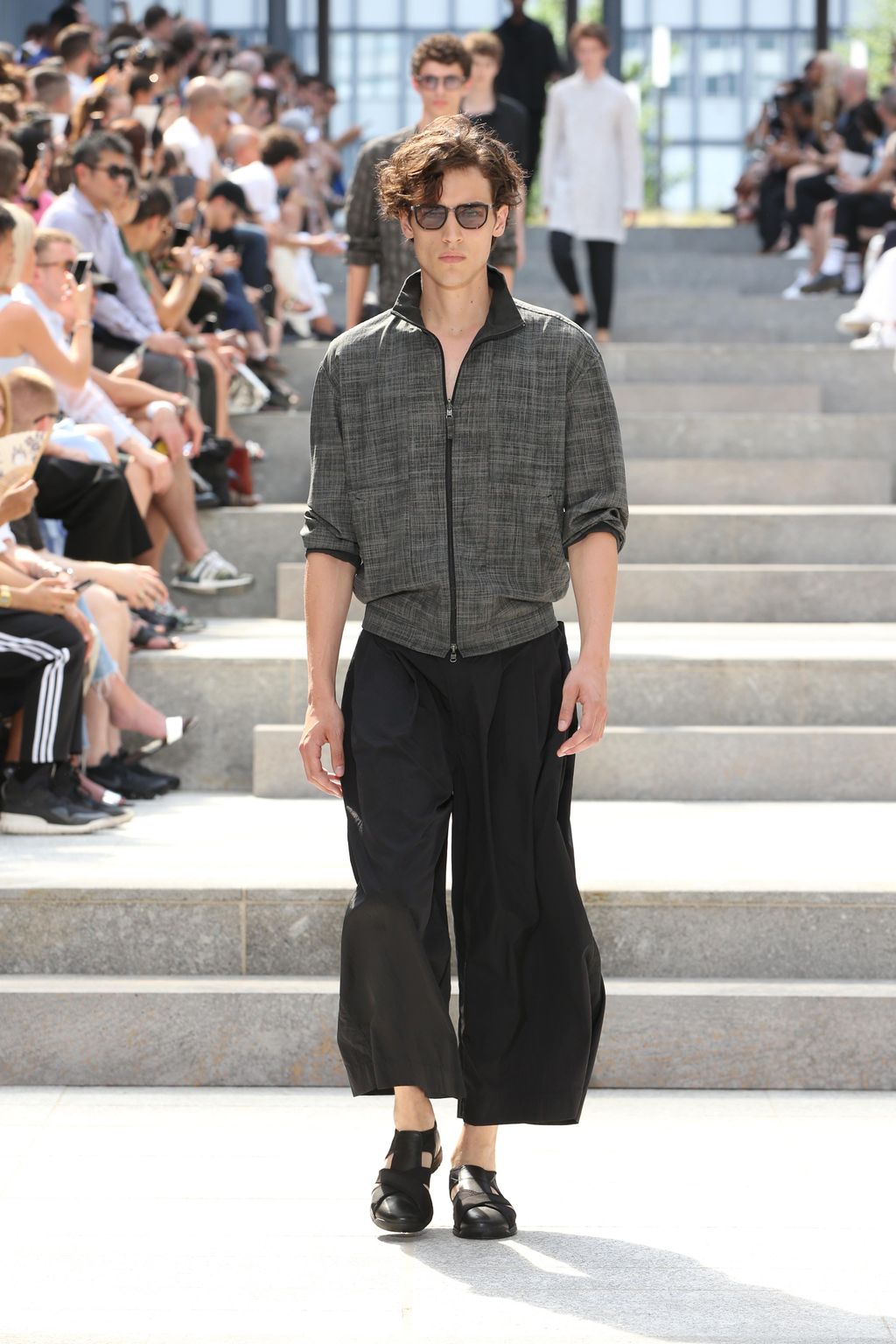 Fashion Week Paris Spring/Summer 2018 look 19 from the Issey Miyake Men collection menswear