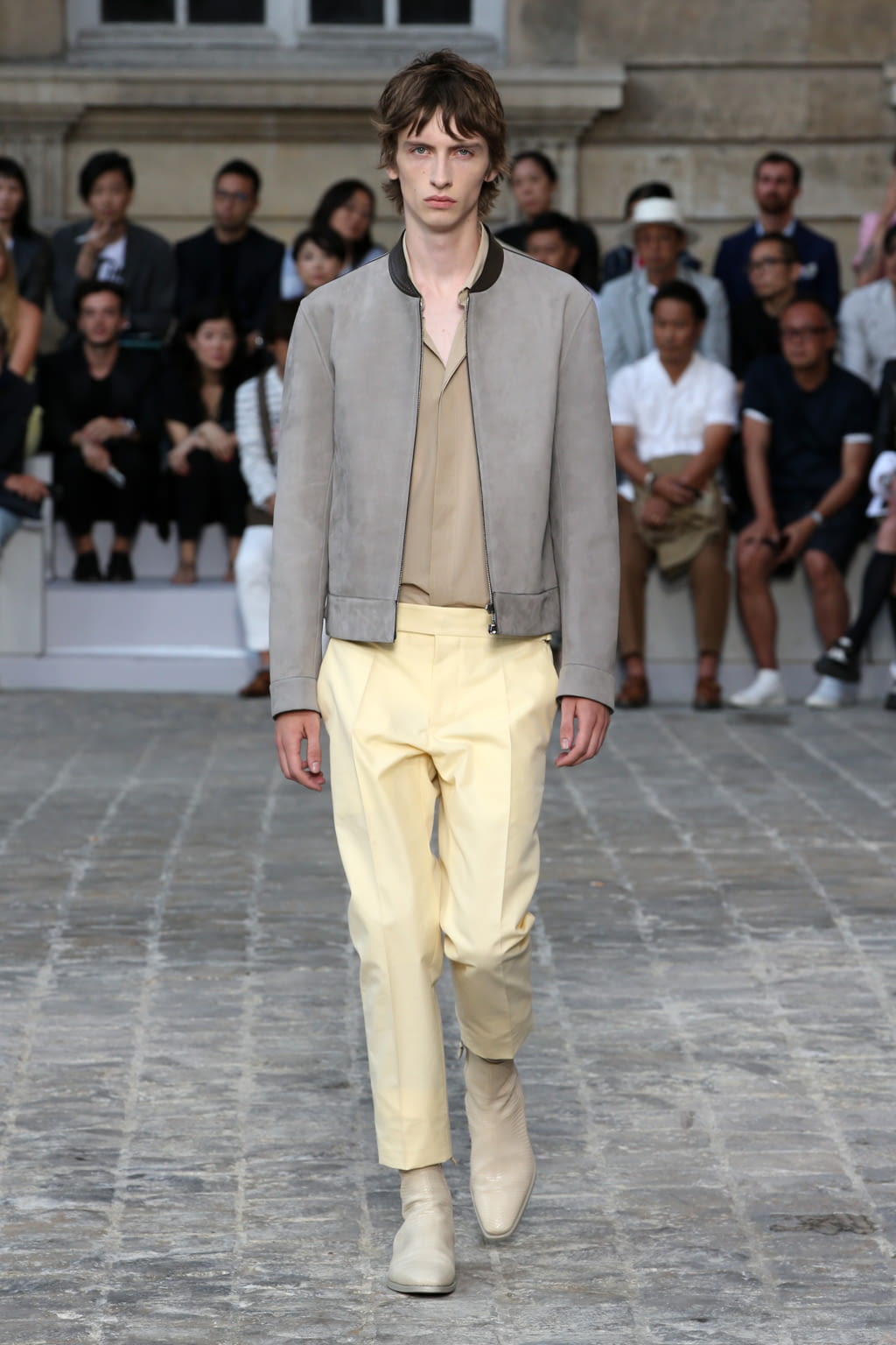 Fashion Week Paris Spring/Summer 2018 look 19 from the Berluti collection menswear