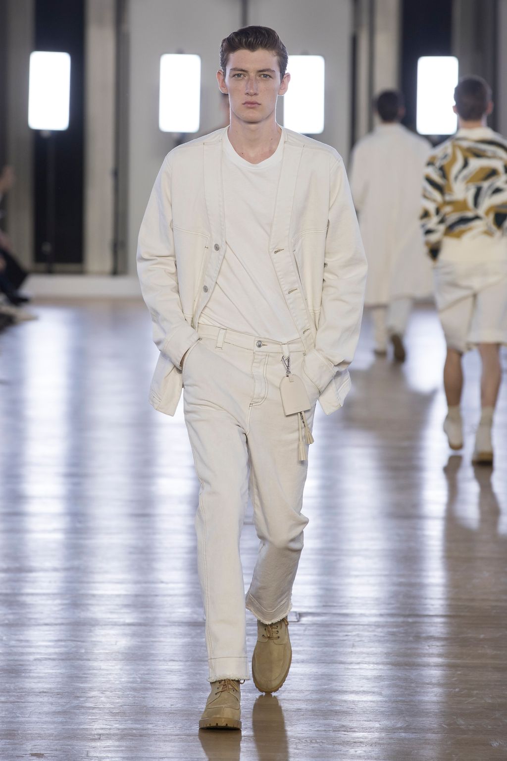 Fashion Week Paris Spring/Summer 2018 look 19 from the Cerruti 1881 collection 男装