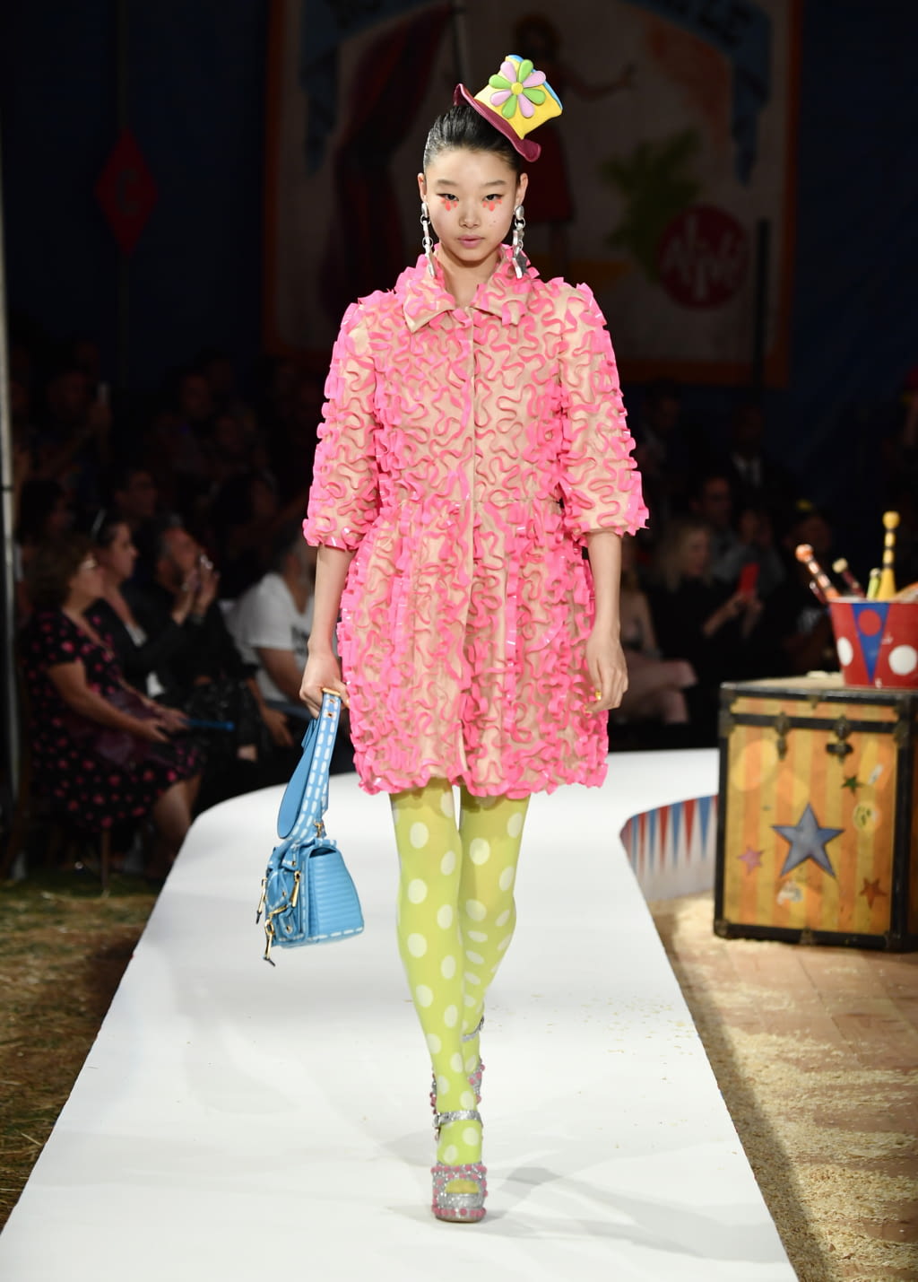 Fashion Week Milan Spring/Summer 2019 look 19 de la collection Moschino menswear