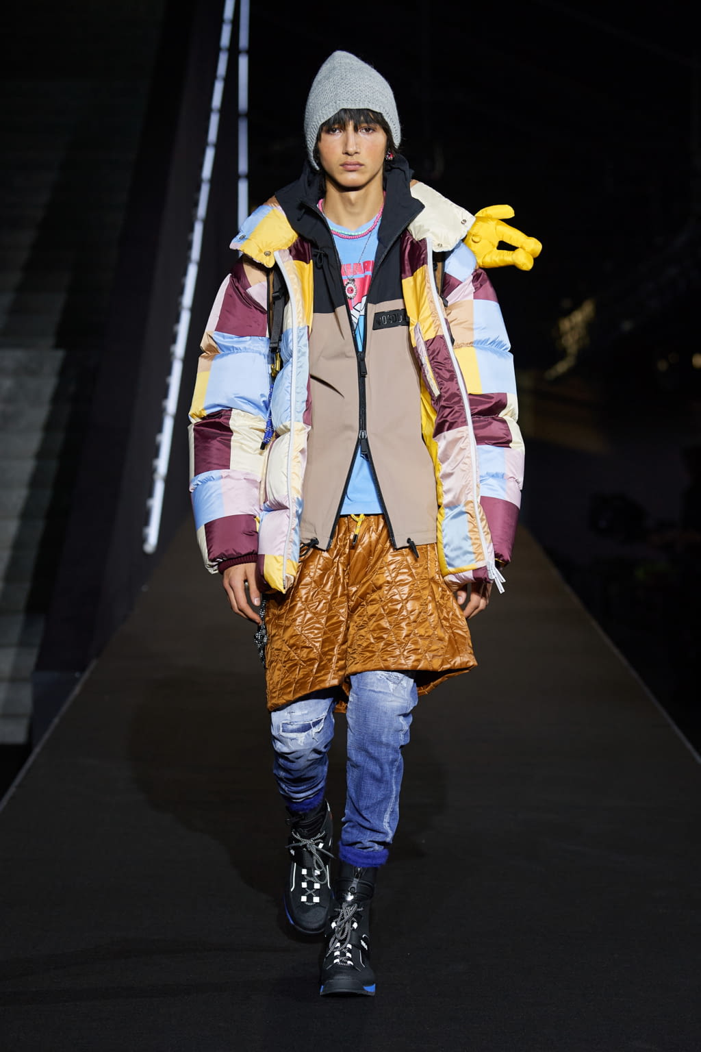 Fashion Week Milan Fall/Winter 2022 look 19 from the Dsquared2 collection menswear