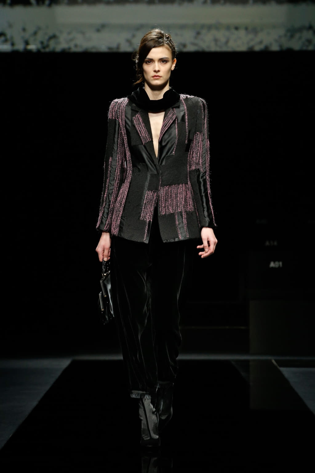 Fashion Week Milan Fall/Winter 2020 look 19 from the Giorgio Armani collection 女装
